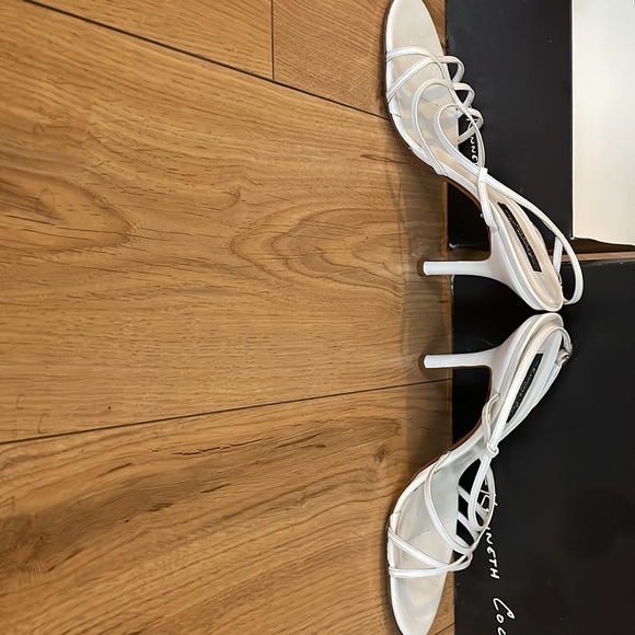 Kenneth Cole NEW YORK Leather Strappy Sandals - Picture 3 of 10